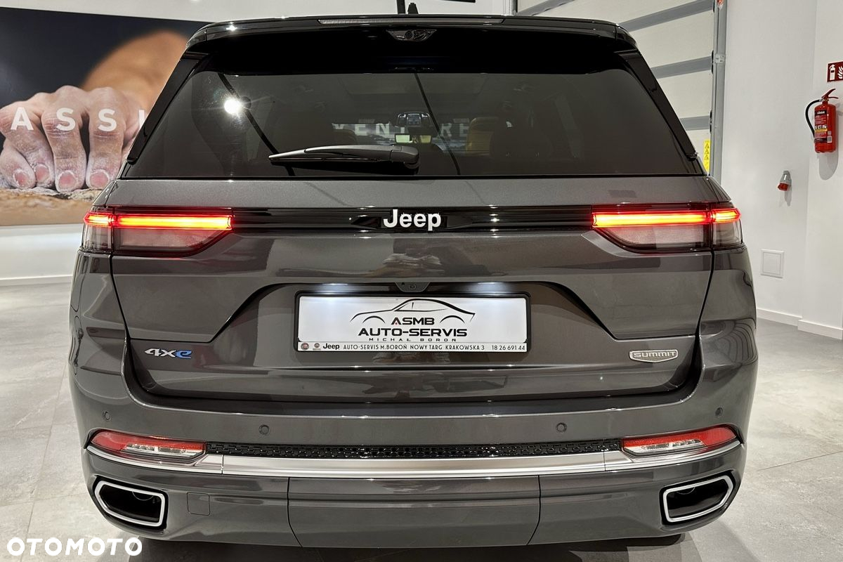 Jeep Grand Cherokee - 12