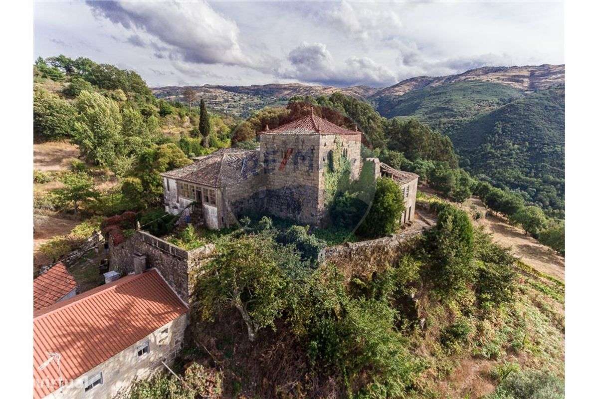 "A Ilustre Casa de Ramires" - Torre da Lagariça - Grande imagem: 4/15