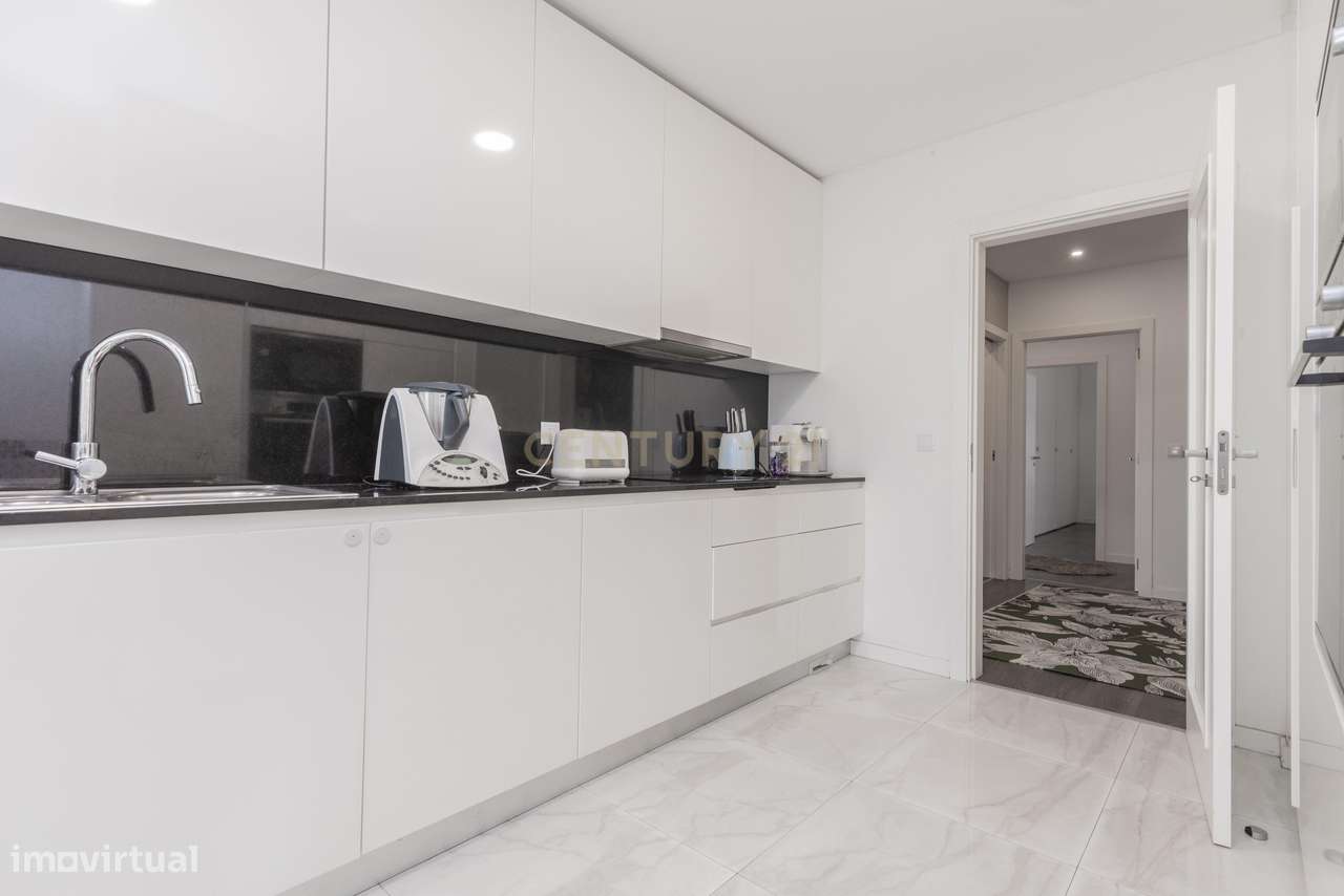 T2 com 2 Suites | Quinta da Boavista | Santo António dos Olivais | Coi-9