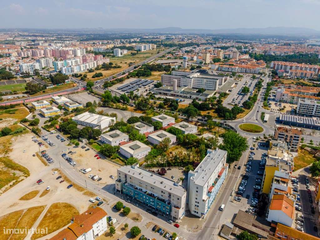 Apartamento T2 Totalmente Remodelado com Elevador - Barreiro-41
