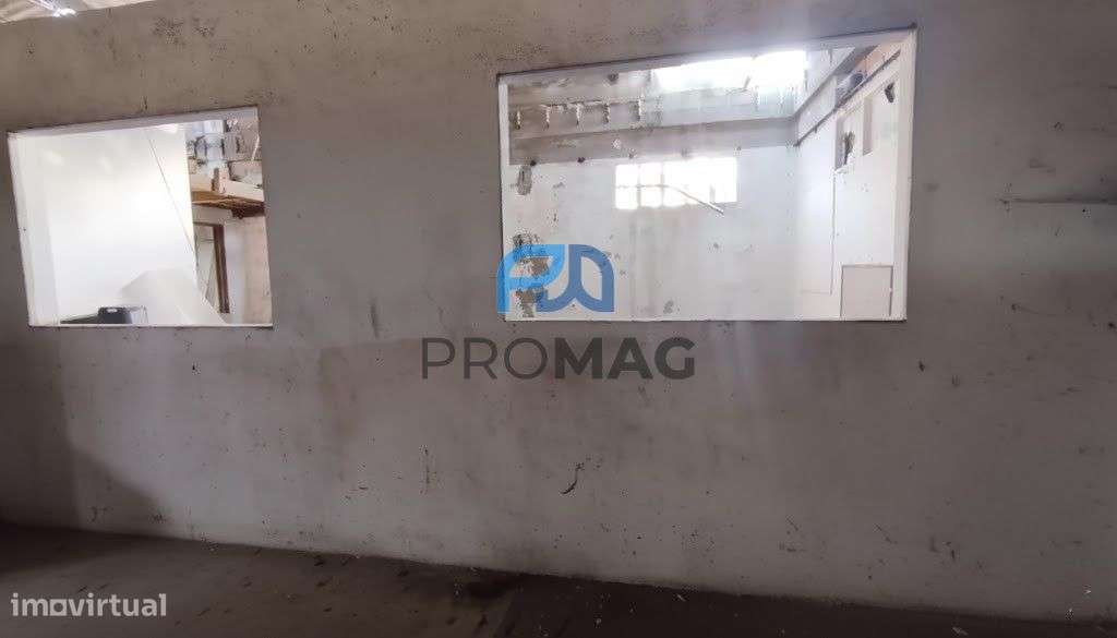 Terreno de 3850 m2 + Armazém | Potencial para Moradias-11