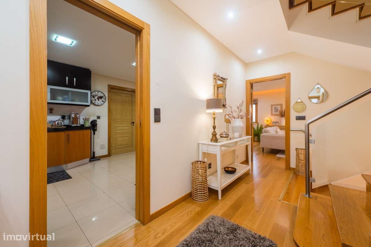 Moradia T-4+1 em Agualva Cacém-28