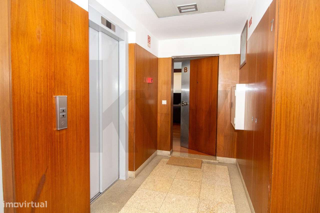 Excelente Apartamento T3 com Varanda e Vista para o Parque Oeste na Al - Grande imagem: 5/44