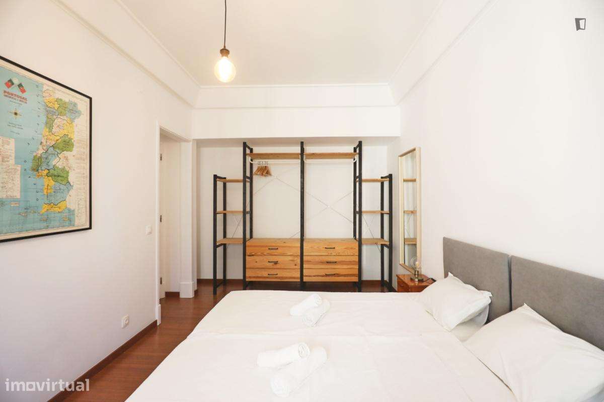 Quarto - localizado em São Sebastião Lisbon - Grande imagem: 4/10