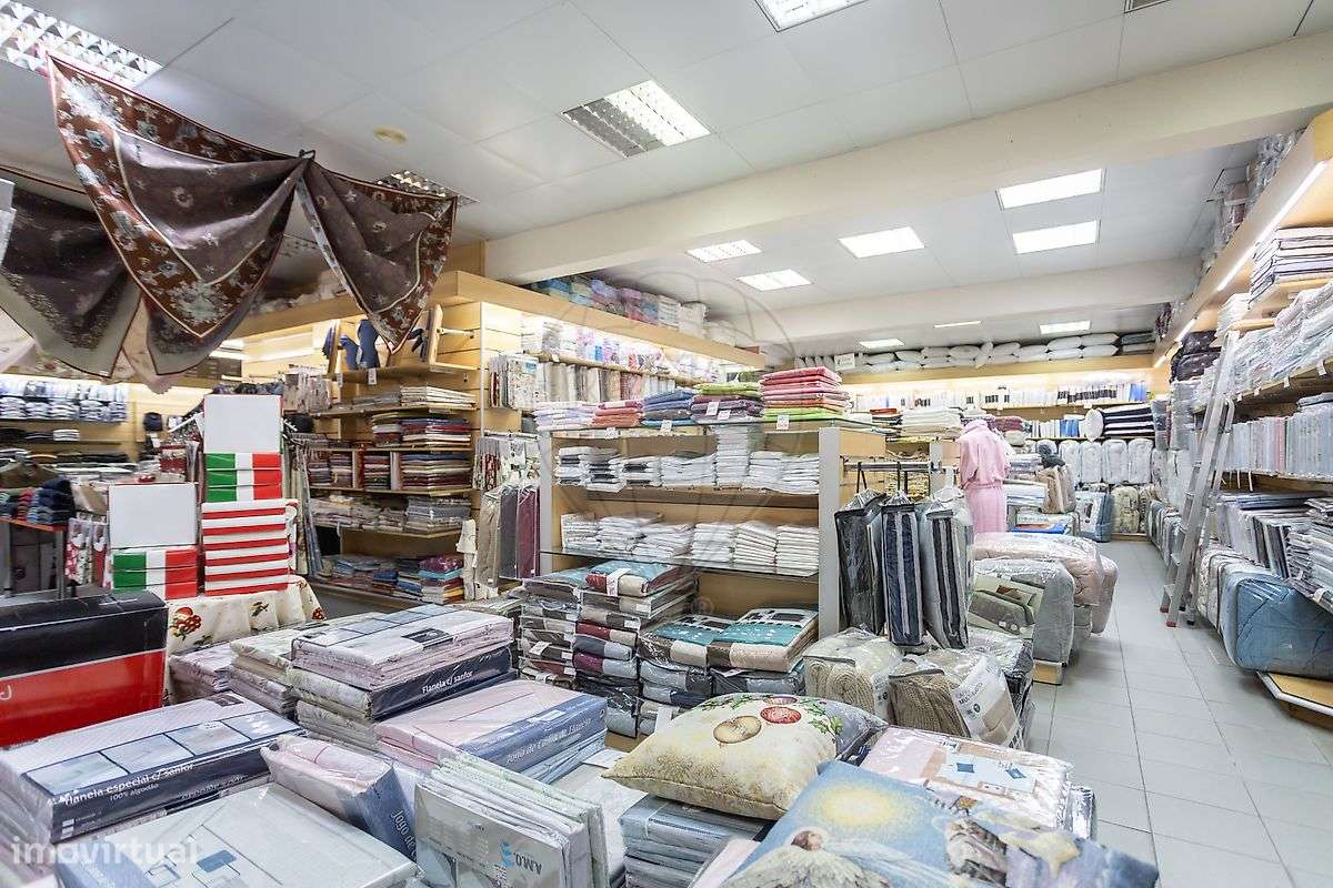 Loja à venda em Almada-7