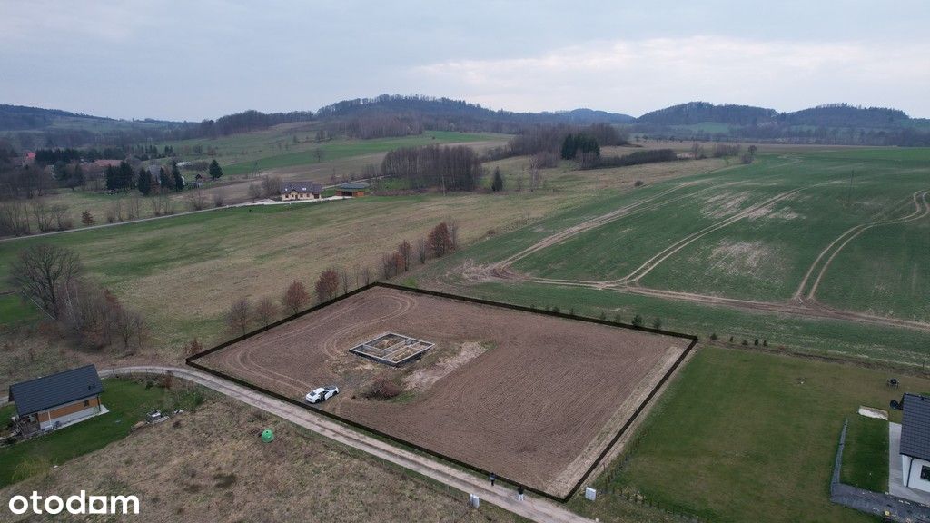 Działka z pozwoleniem na budowę + wylany fundament