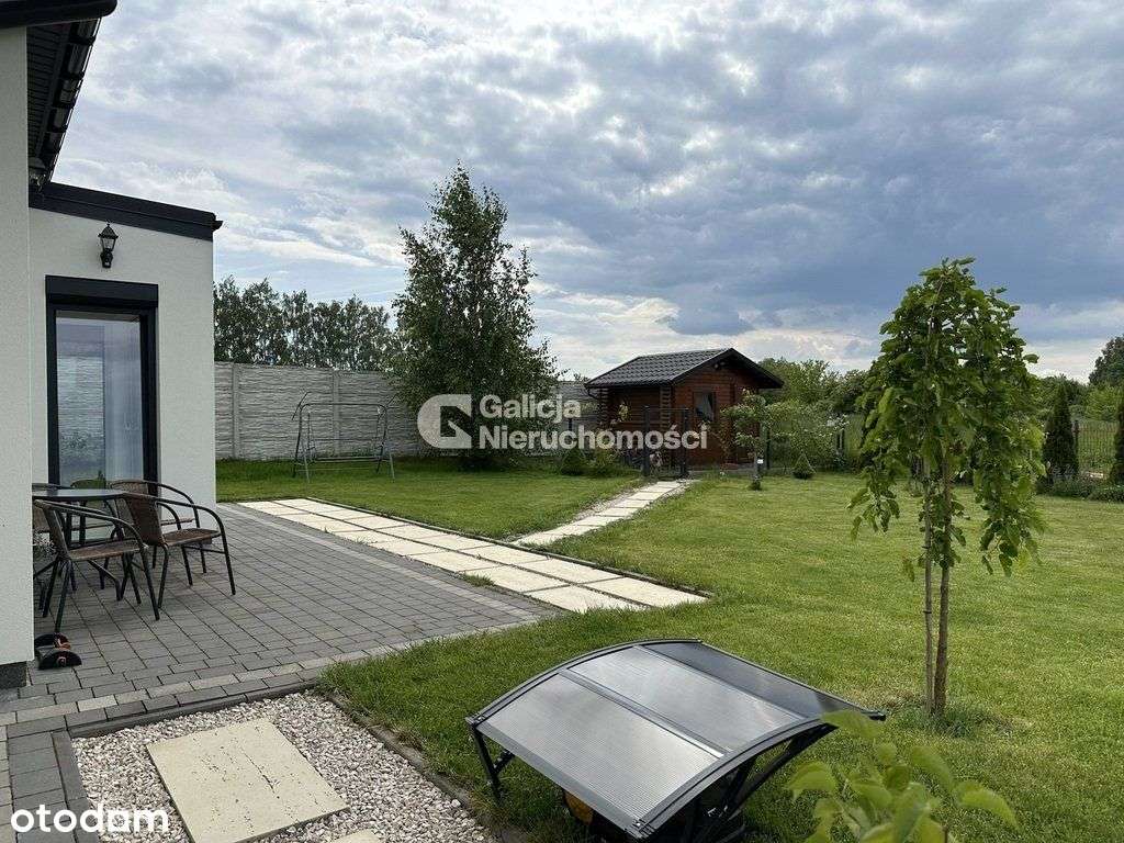 Komfortowy dom parterowy z użytkowym poddaszem-17