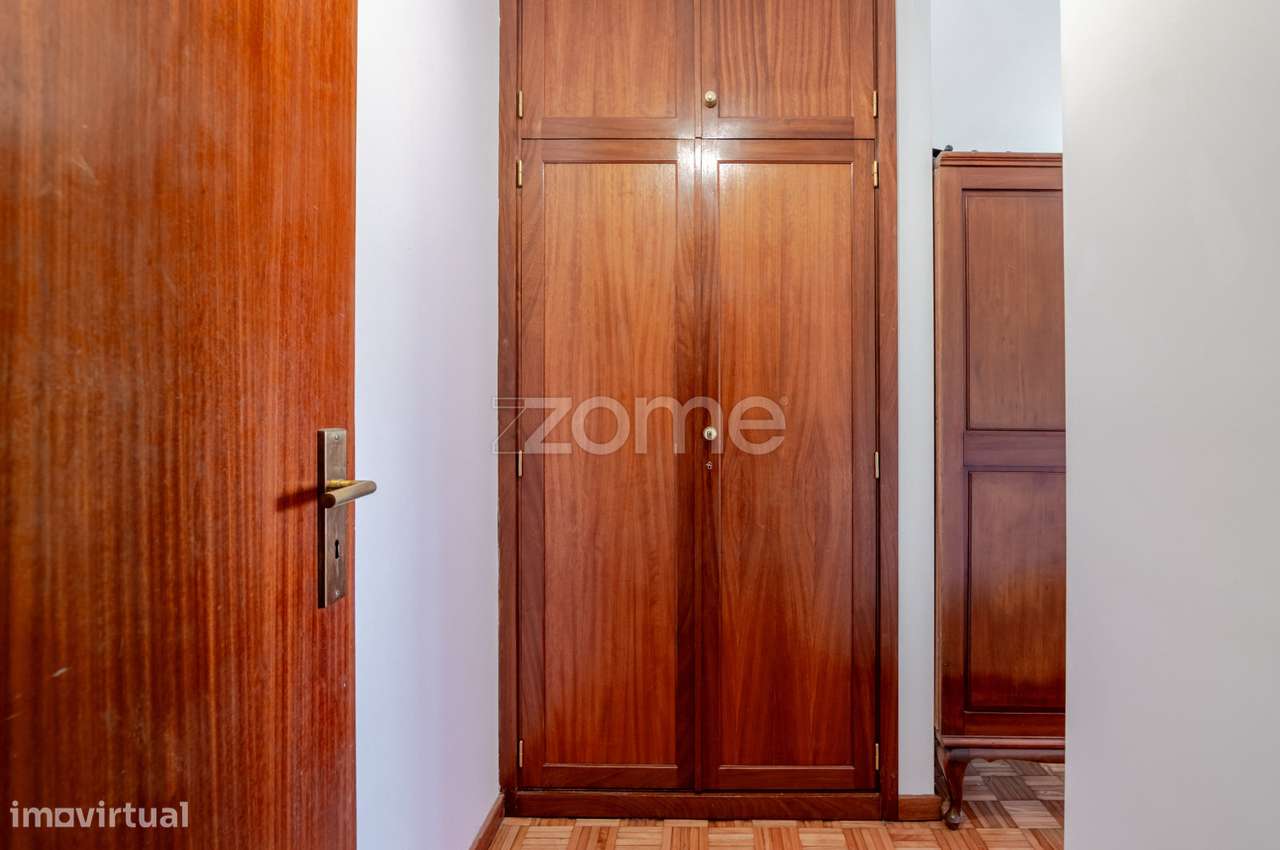 Apartamento T3 com garagem, varanda e arrumos-15
