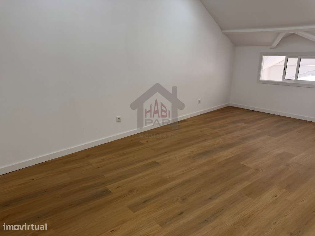 Excelente Moradia T3+1 Centro de Benavente Baixa de Preço-21