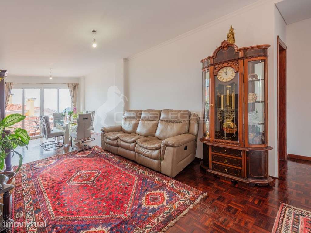 Apartamento T3 junto à Igreja do Estreito de Câmara de Lobos - Grande imagem: 5/12