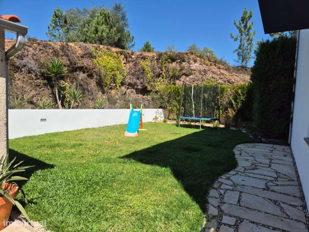 Moradia T4 com Suite, Jardim e Garagem - Centro de Ponte de Lima-55