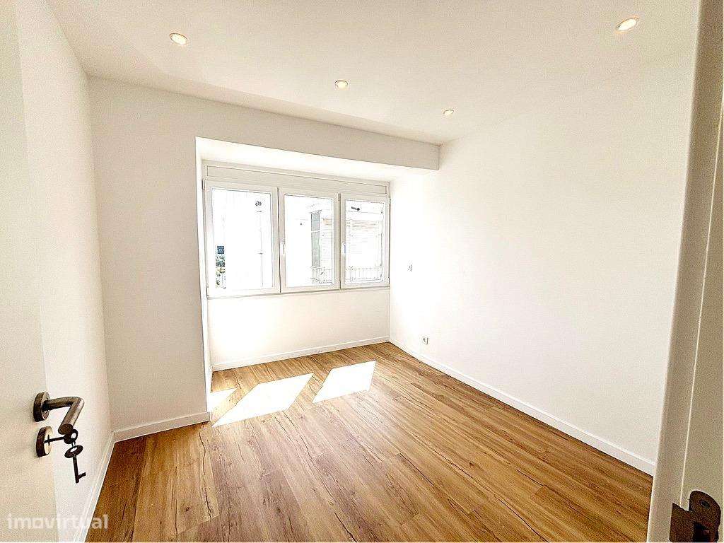 T2 Remodelado com Excelente Luz Natural no Forte da Casa!-14