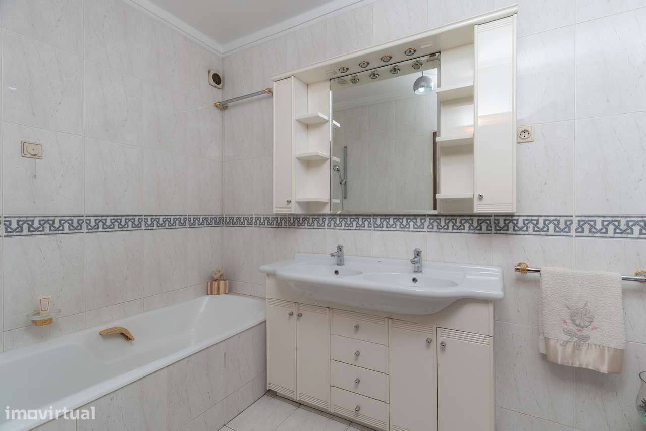 Moradia em Banda T6 Venda em Arcozelo,Barcelos - Grande imagem: 3/34