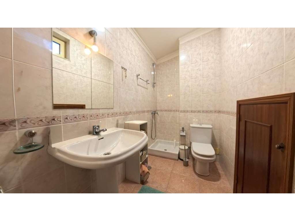 Moradia T4 Geminada na Meadela-8