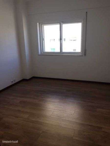 Apartamento T2 com Garagem, R Francisco Pedro Curado, Penha de França - Grande imagem: 5/11