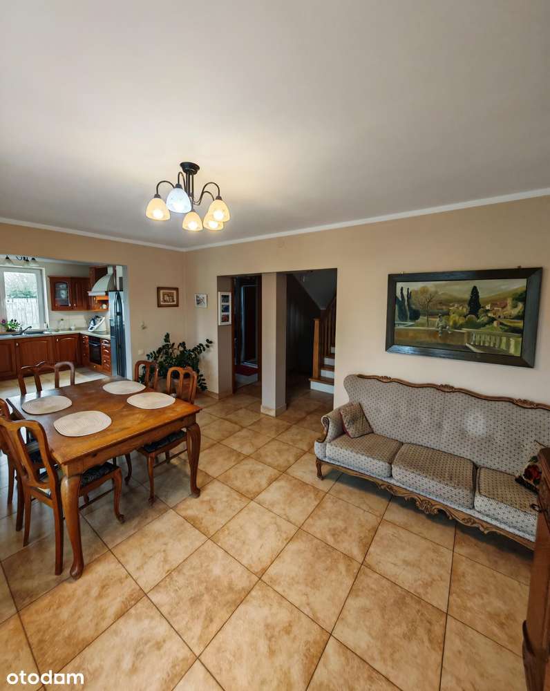 Dom  z budynkiem gospodarczym-1