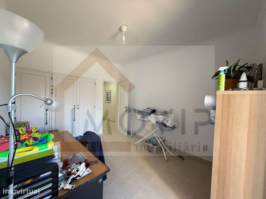 Apartamento T3 totalmente remodelado em zona nobre Setúbal-16