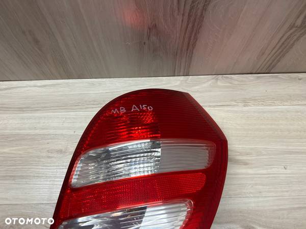 LAMPA TYLNA PRAWA MERCEDES A KLASA W169 - 2