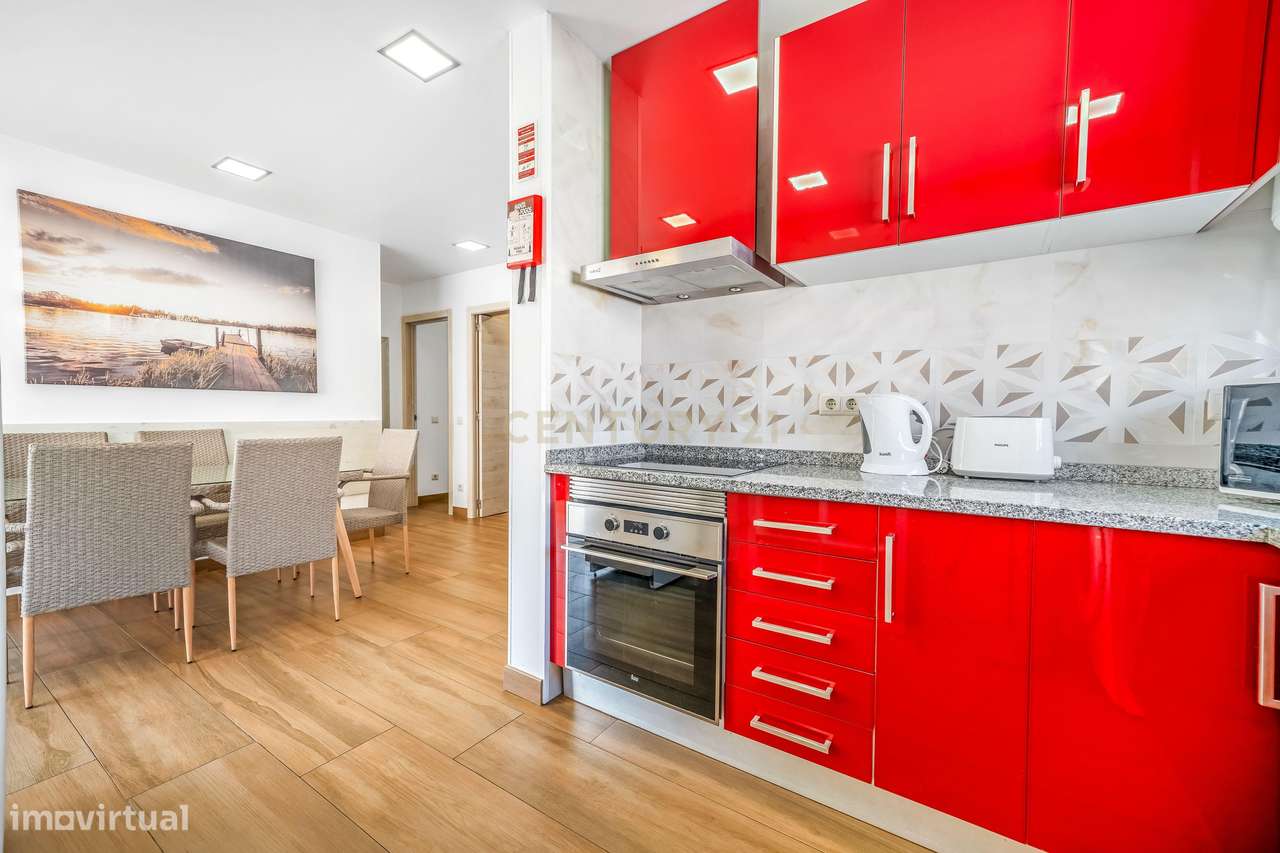 Apartamento T2 com terraços e piscina a 100 metros da praia da Oura –-5