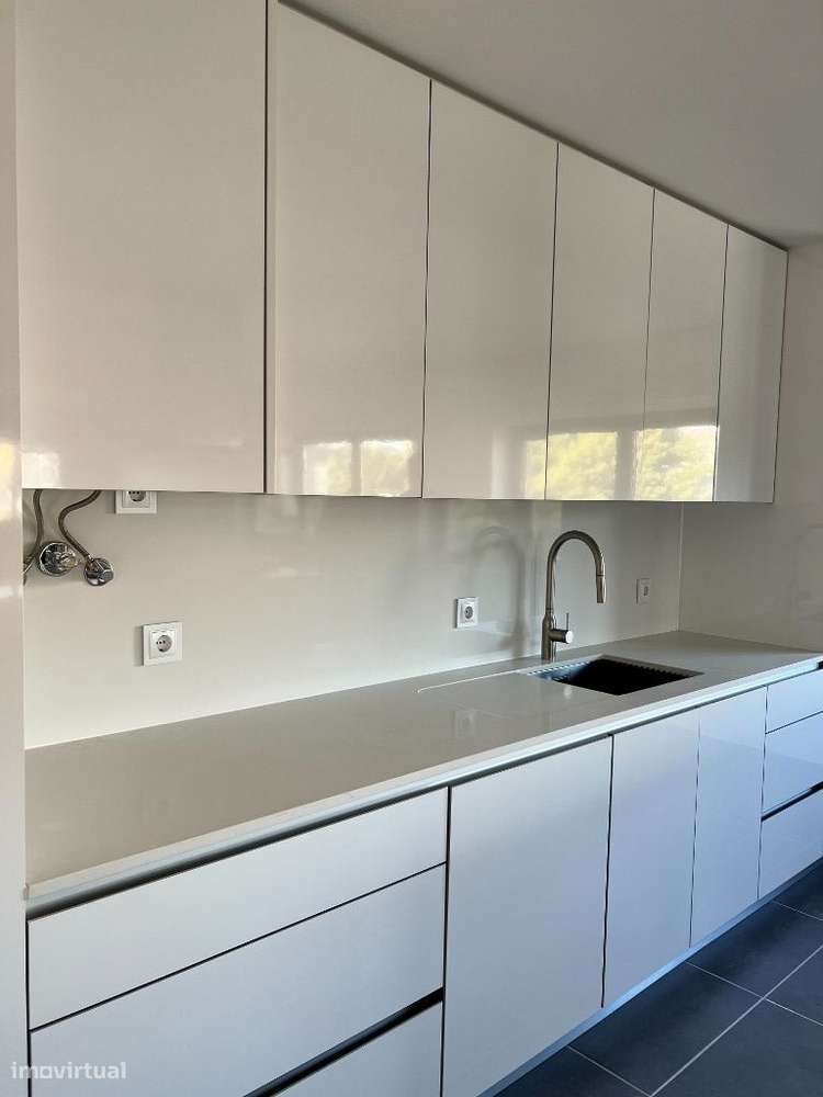 APARTAMENTO T4+1 no CENTRO de Oliveira de Azeméis-12