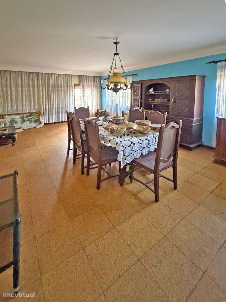 Moradia T4 de três frentes em Baguim do Monte - Exclusivo-6