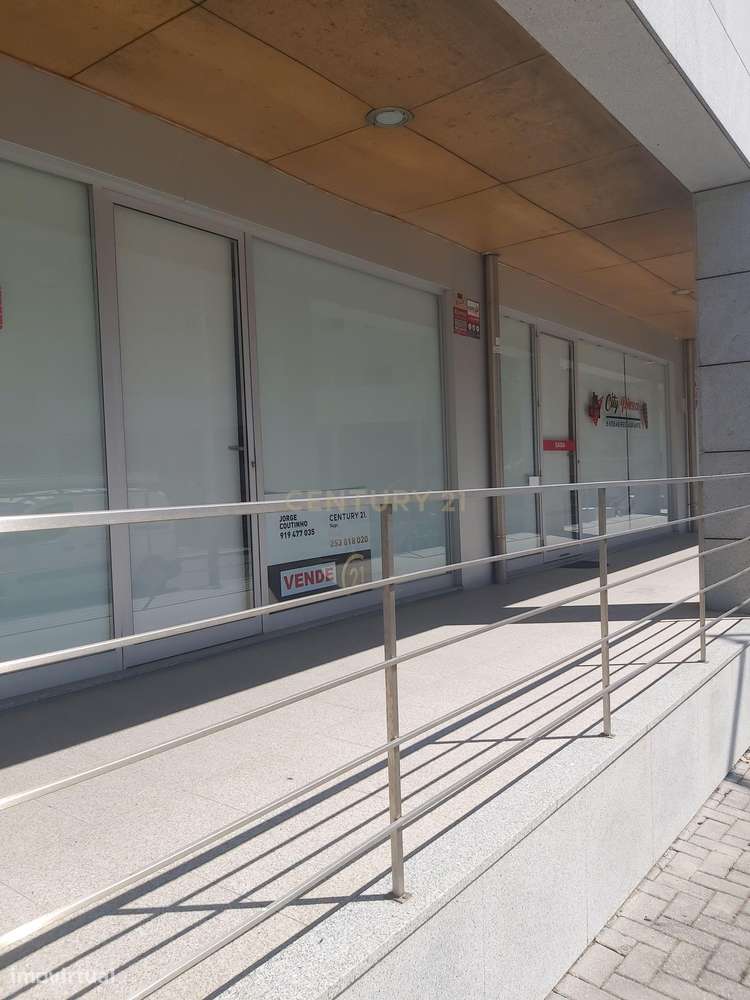 Loja em r/c de prédio em zona central - Grande imagem: 4/14