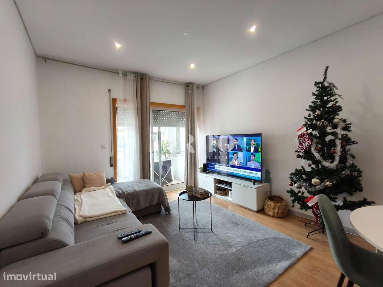 Apartamento T2 com lugar de garagem e varandas na Póvoa de Varzim - Grande imagem: 3/12