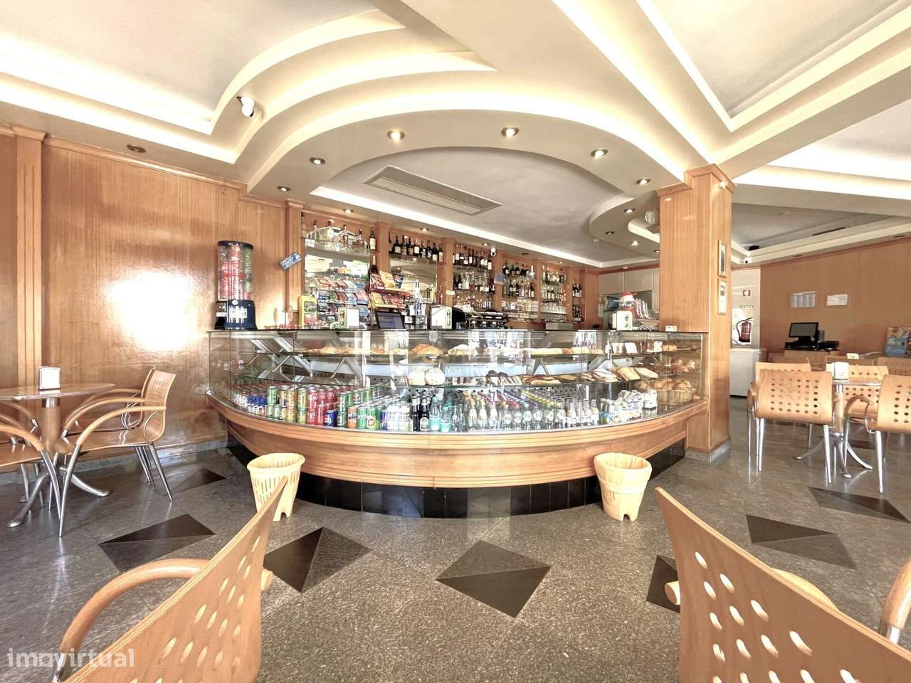Loja com Café/Pastelaria em Funcionamento junto ao Pingo Doce — Quinta-10