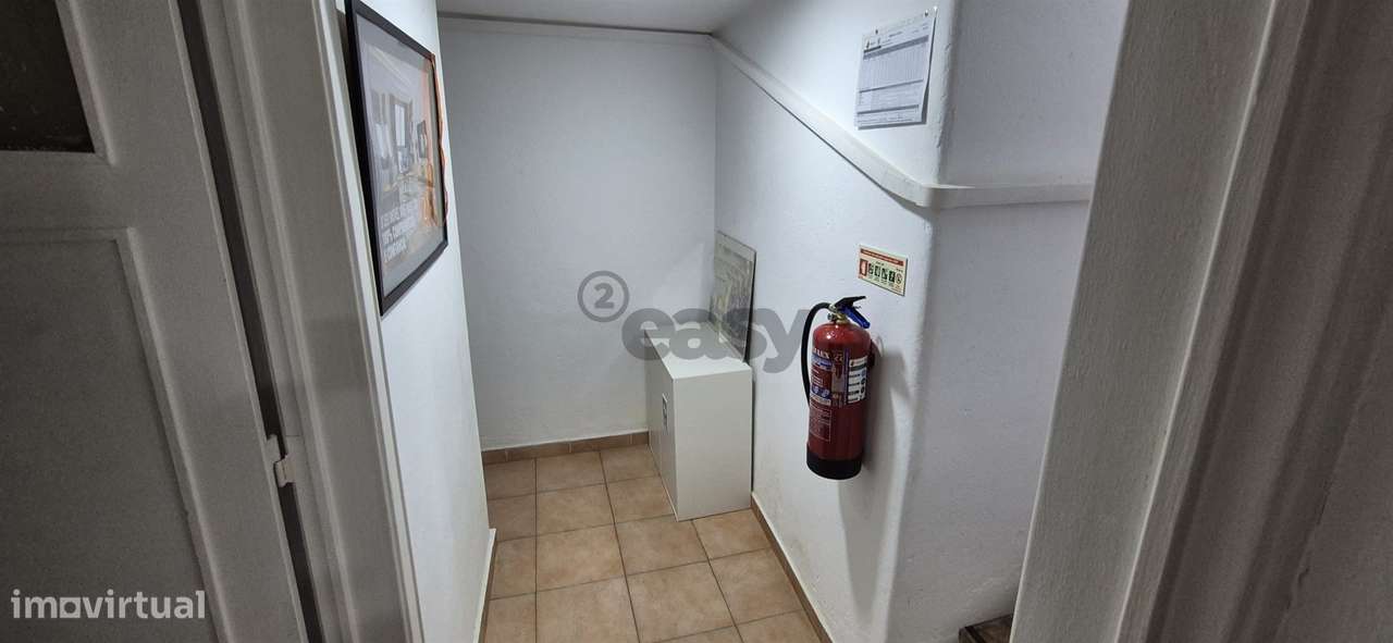 Loja com 66m2 na Venteira junto Igreja-14