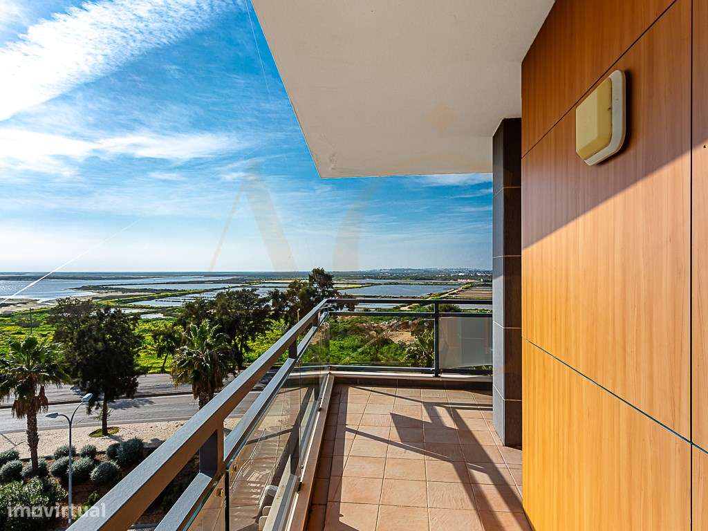Apartamento T3 em Olhão com vistas incríveis e piscina comum-17