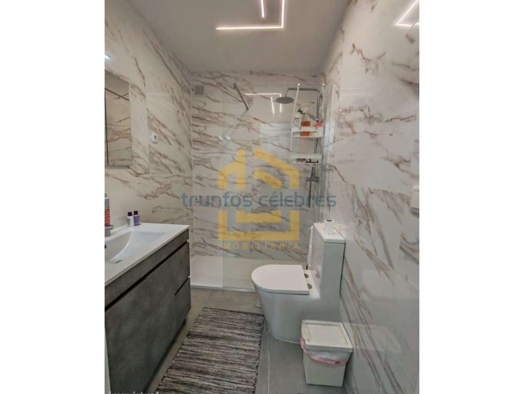 Apartamento T3 Totalmente Renovado com Terraço Privativo - Centro d...-13