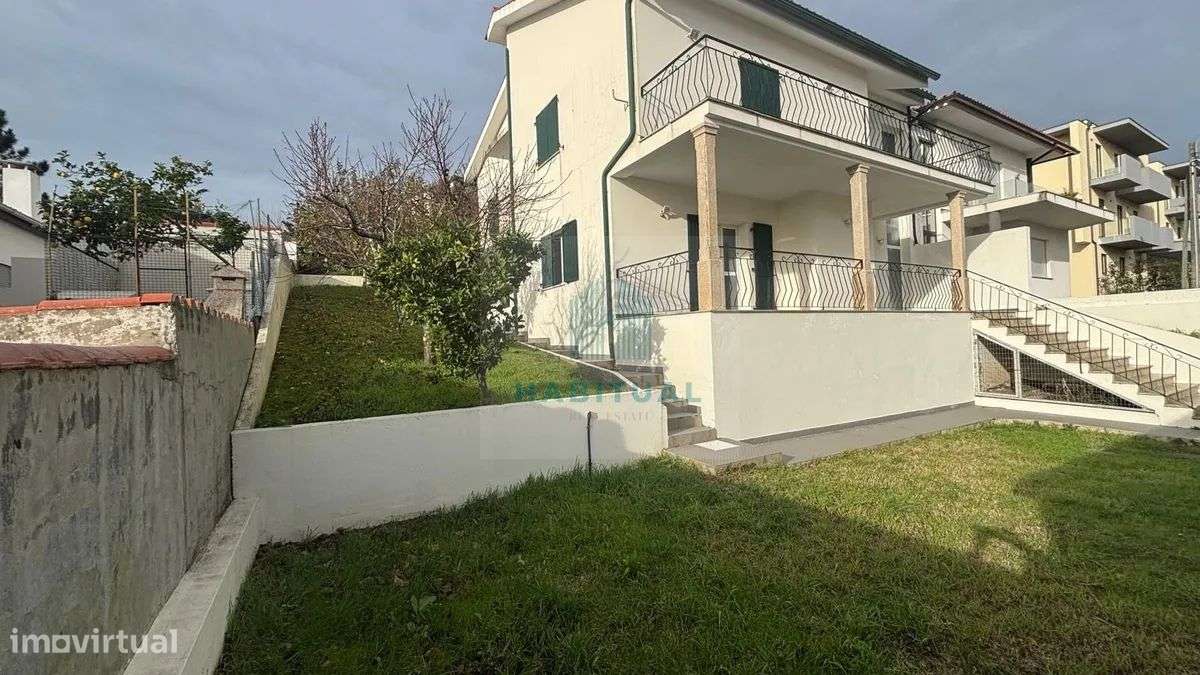 MORADIA T5 EM VILA NOVA DE ANHA - Grande imagem: 2/37