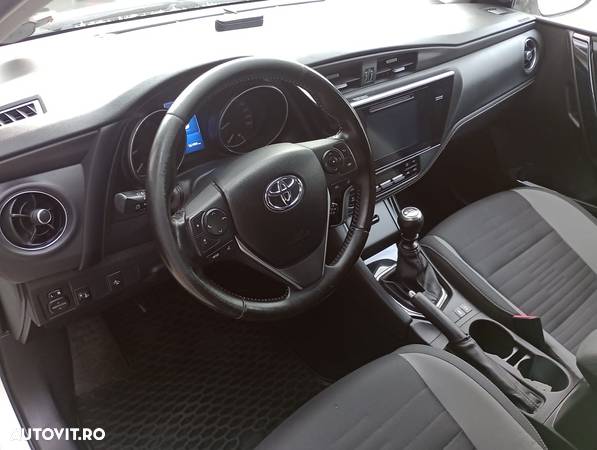 Toyota Auris 1.6 D-4D Touring Sports Comfort - 14