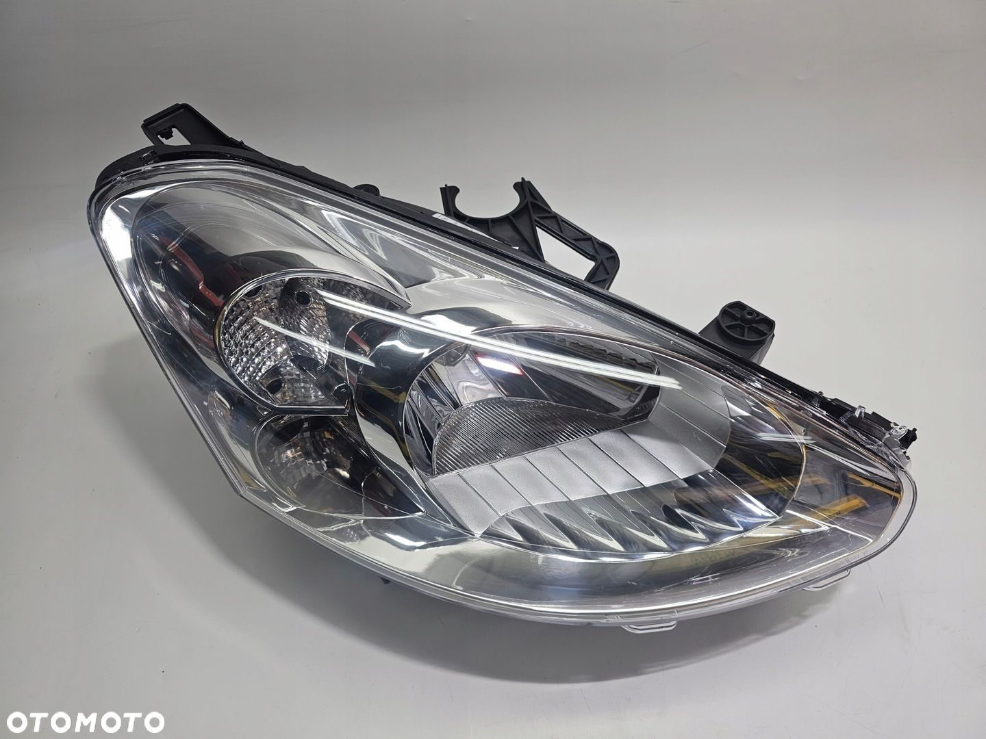 LAMPA PRAWY PRZÓD PRAWA PRZEDNIA PEUGEOT PARTNER III LIFT 12-15 6211 - 3