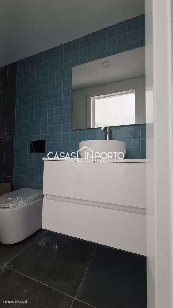 Moradia Triplex T2 com Terraço - Localização Premium junto à Lapa,-37