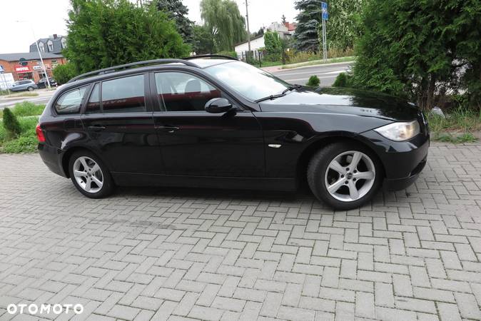 BMW Seria 3 318d DPF Touring Edition Lifestyle - 17