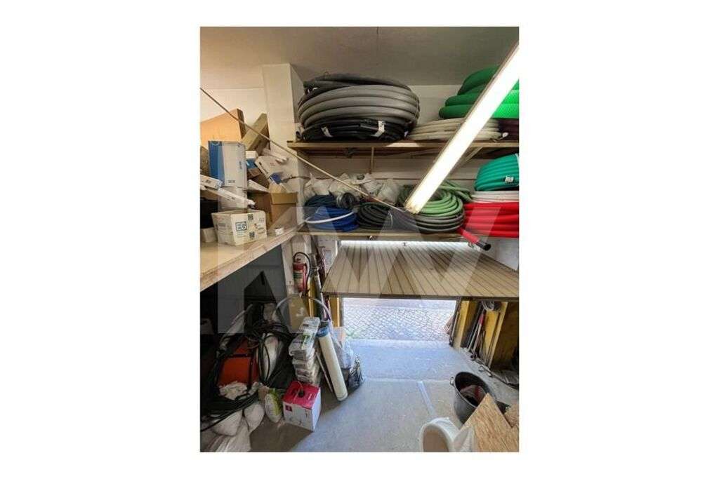 Garagem dupla, com janela e casa de banho - Grande imagem: 5/14