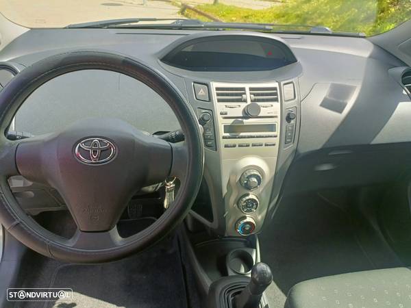 Toyota Yaris 1.4 d4d 90cv - 11