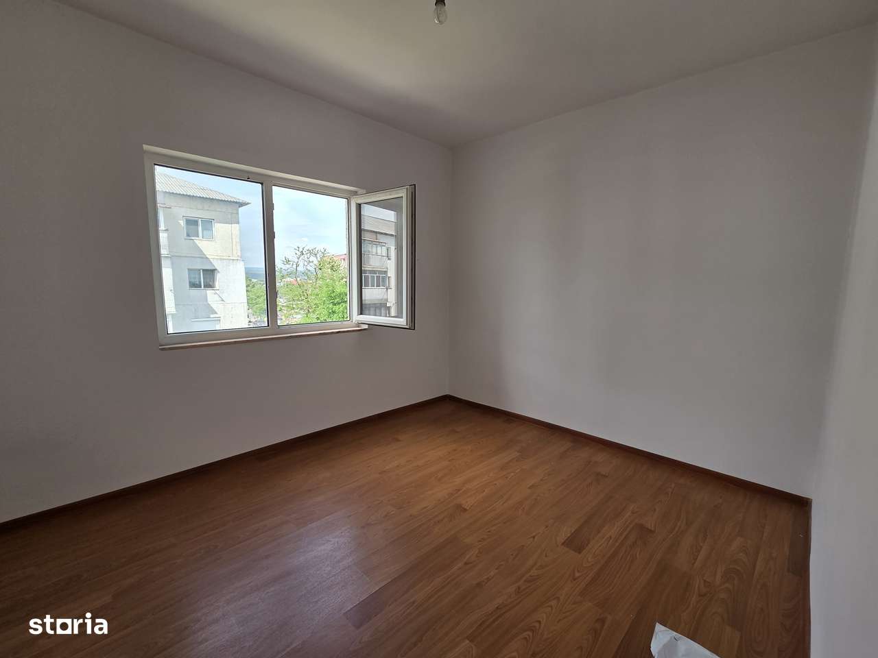 Apartament 2 camere semidecomandat zona ANAF - Adjud-8