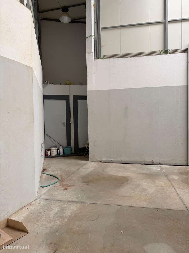 Arrenda.se Armazém /Alhos Vedras - Grande imagem: 4/7