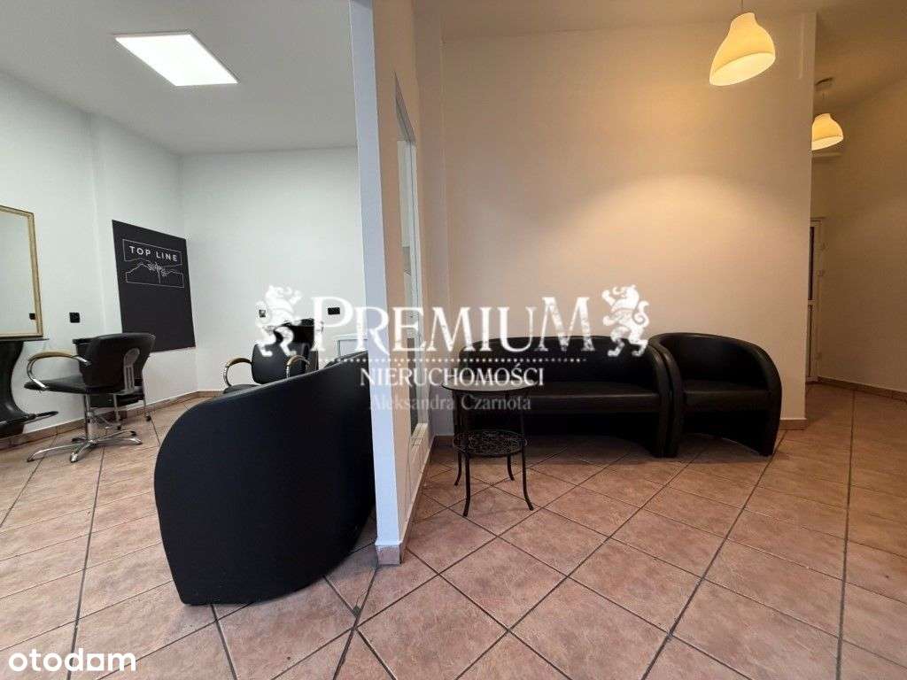 Lokal użytkowy z witrynami na parterze kamienicy-5