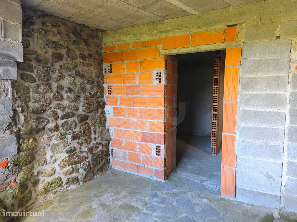 Moradia acolhedora, em aldeia tranquila e pronta a habitar-20