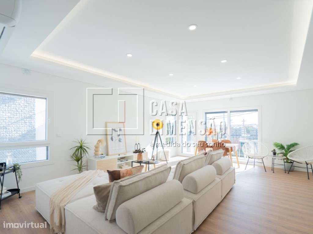 Moradia de tipologia T4+2 na melhor zona da Sobreda, com Piscina, G... - Grande imagem: 4/60