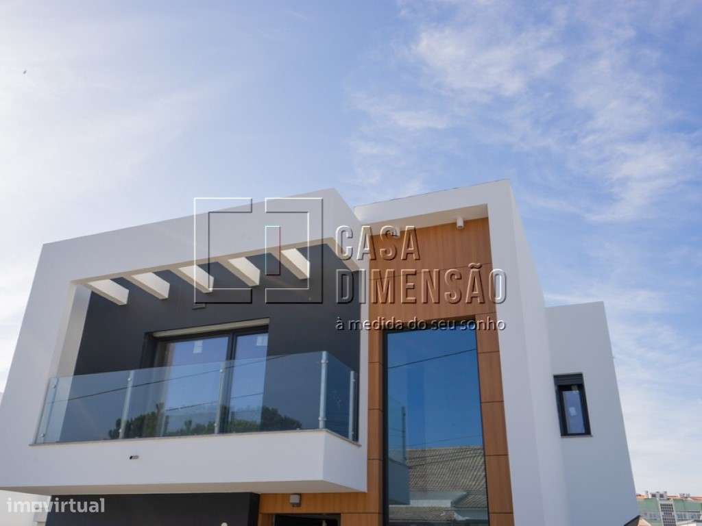 Moradia isolada de tipologia T4 localizada na zona da Charneca da C...-53