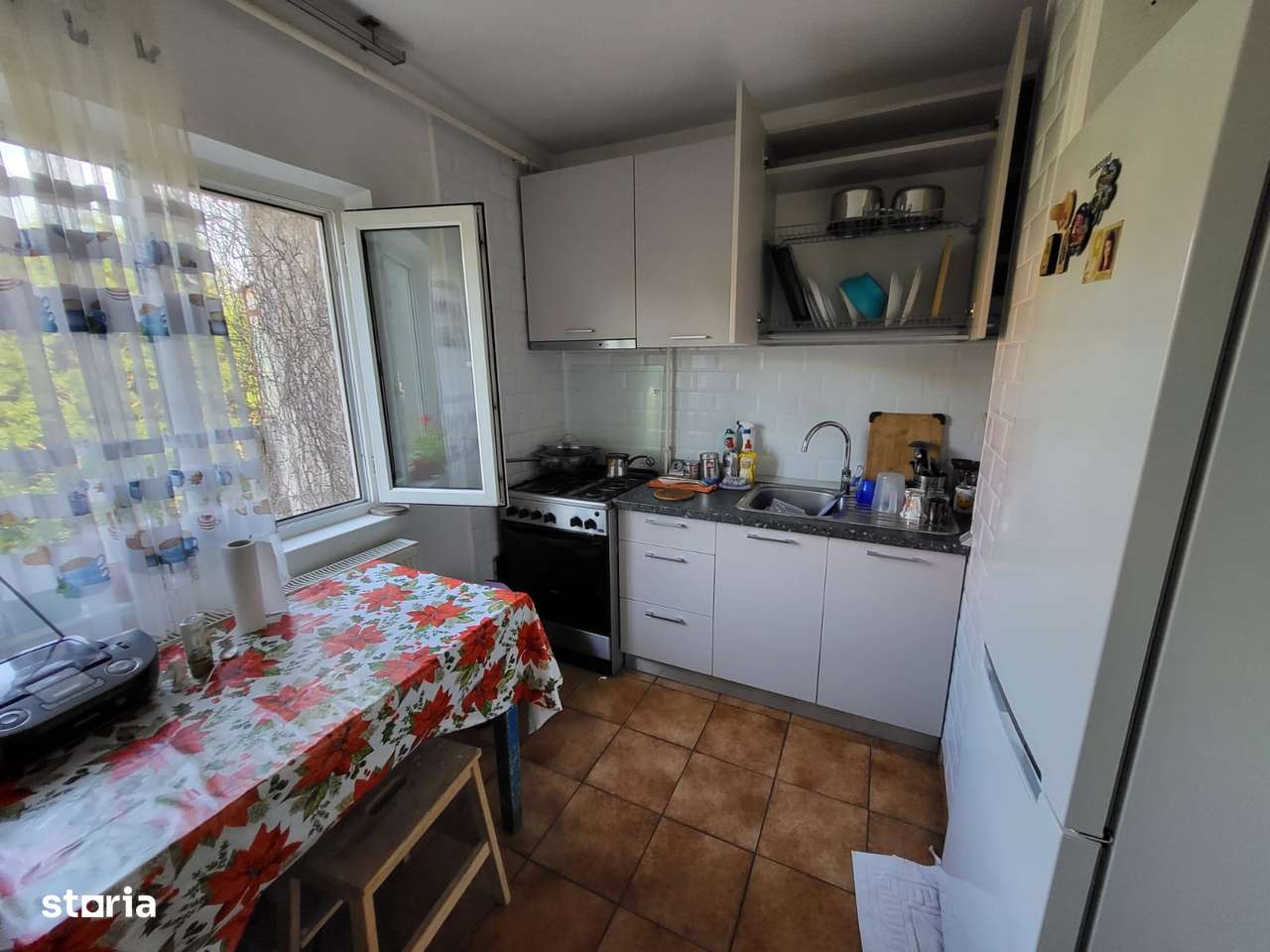 APARTAMENT SPAȚIOS CU 4 CAMERE DE VÂNZARE ÎN OTOPENI – 2 BALCOANE - Imagine principală: 5/17
