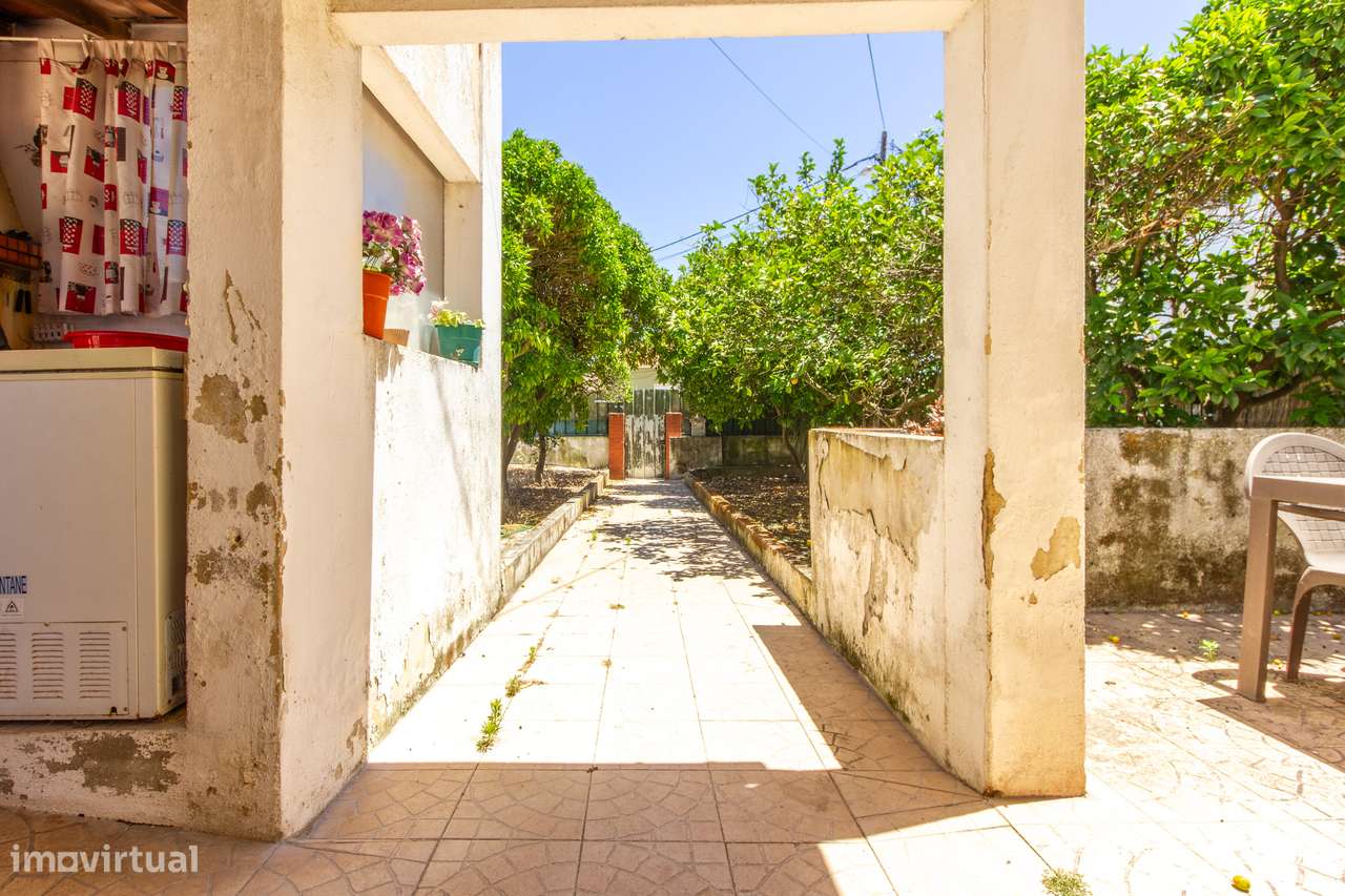 Quinta do Conde - Moradia isolada inserida em terreno de 646m²-5