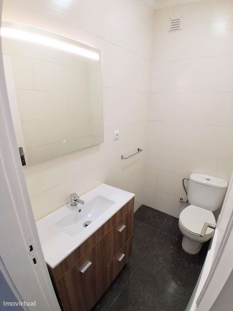 Apartamento T3 | Remodelado | Elevador | 3 Varandas | Lugar Garagem-26