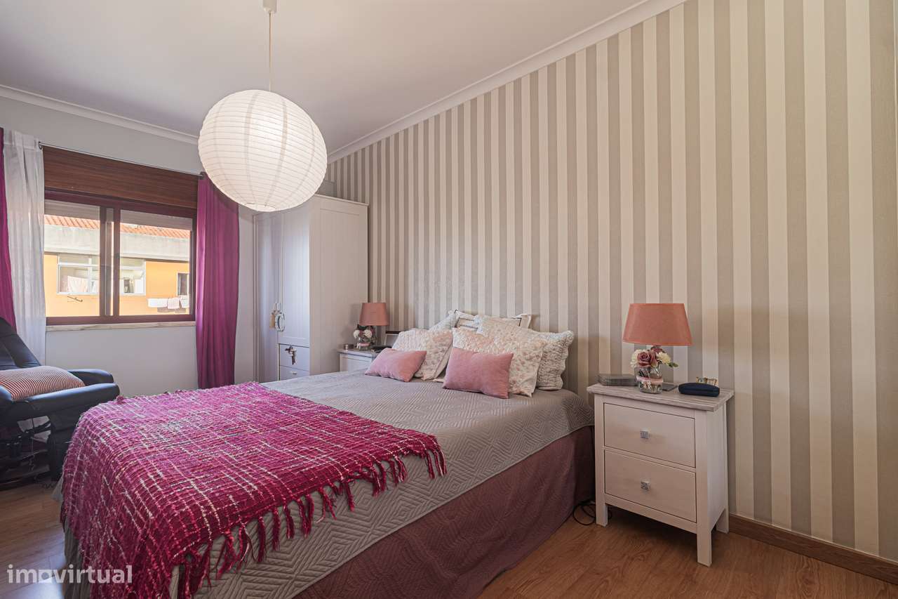 Apartamento T2 com elevador e varanda vista serra Sintra, em Rio Mouro-17