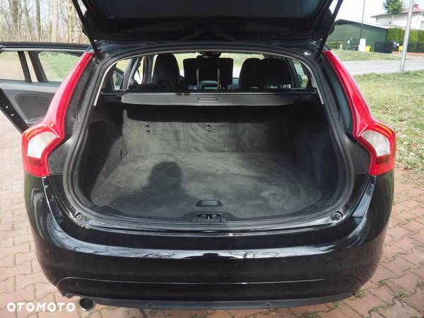 Volvo V60 D3 Momentum - 24