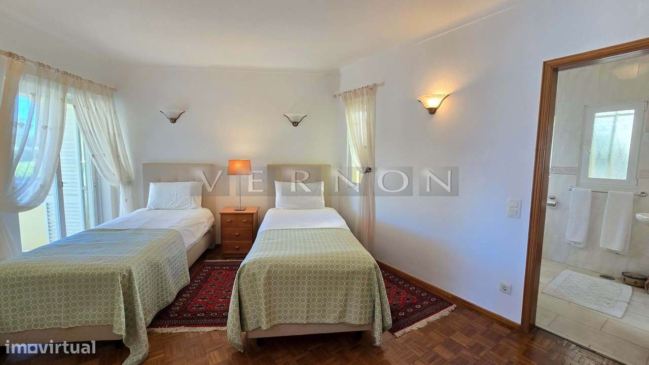 Algarve, para venda, moradia T5 primeira linha do mar com piscina aque-23